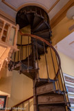 <center>Château Forbin : exposition le post-graffiti.</center>La bibliothèque. Superbe escalier en colimaçon, certainement signé Eiffel.