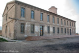 <center>Fort Saint Jean avant la restauration.</center>Ancienne caserne, bâtiment Georges Henri Rivière. En 1909, l'esplanade du Fort Supérieur reçoit une caserne pour y loger des services de la Légion Etrangère. Pour le fort Saint Jean après restauration, voir le Mucem.