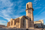 <center>Eglise Saint Laurent.</center> Construite au XIIème siècle, Saint Laurent était l'église paroissiale du plus vieux quartier de Marseille : le quartier St Jean.
Edifiée au sommet de la butte à laquelle elle a donné son nom, elle profile au dessus du port son clocher en forme de tour de guet. Elle conserve encore, malgré de nombreux remaniements, les éléments essentiels de son architecture romano-provençale.
