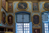 <center> Hôtel de Ville d'Aix-en-Provence</center>Salle des Etats de Provence <br> A gauche, armoiries de Barcelonnette, Charles François Bouche et Guillaume du Vair (masqué). Au centre, amours de Jacques Carpenel. A droite, armoiries de Digne, François A, Comte de Grignan et Laurent de Fonscolombe.