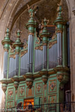 <center>La cathédrale Saint-Sauveur. </center> La cathédrale possède un grand orgue, construit en 1643, sur le flanc nord du chœur gothique. Ce buffet est classé aux Monuments Historiques. Un autre orgue d'aspect similaire mais factice a été construit en face de lui, pour imiter l'esprit baroque italien et ibérique.
