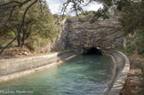 <center>Le canal près du château de Valmousse. </center> Petit souterrain juste après l'aqueduc.