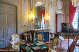 Le salon de musique.  <br>Les appartements de l’Hôtel de Caumont illustrent parfaitement avec leur richesse décorative les prétentions nobiliaires de ses différents occupants. À l’époque, dans les demeures du quartier Mazarin, un phénomène particulier reflète le haut niveau social de ses propriétaires : la présence de pièces spécialisées, habituellement réservées à la haute noblesse et aux châteaux princiers.