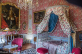 La chambre de Pauline de Caumont.<br>Le lit présenté dans cette pièce est typique de ce goût du règne de Louis XV pour les alcôves et les lieux intimes: il s'agit d'un lit dit 