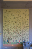 Salon chinois <br>On a fait exécuter sur mesure, en Chine, un magnifique papier peint évoquant à merveille le goût du XVIIIe siècle européen pour ce que l’on nommait alors les chinoiseries.