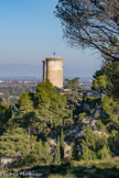 <center>Châteaurenard</center>Les vestiges du château surplombent la ville depuis la colline du Griffon.