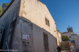 <center>Châteaurenard</center>Maison des Pénitents Gris.
La pauvreté, la maladie et la solitude sont nos ennemis. Nous sommes les Pénitents Gris. Nous portons secours aux nécessiteux par charité chrétienne. Au XVIème siècle, nous faisons construire l’Hospice Hôtel-Dieu à la Montagne pour accueillir les pauvres et les malades.