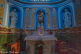<center>L'église Saint-Denys.</center>A gauche, sainte Marie Jacobé. A droite, sainte Marie Salomé.