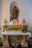 <center>Sainjt-Jean-de-Garguier.</center> La chapelle. Statue : Vierge à l'Enfant. Bois : taillé, peint, doré. 18e siècle. Cette statue présente la particularité d'avoir l'Enfant Jésus amovible. Il pourrait s'agir d'une analogie avec les Vierges qui portaient l'ostensoir à la place de l'Enfant Jésus lors des processions.