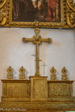 <center>Sainjt-Jean-de-Garguier.</center> La chapelle. Croix en cuivre. 19e siècle. Croix datant de l'époque de la Restauration. Il s'agit d'une ancienne croix de procession. Elle est à double face, formant crucifix d'un côté et présentant la tête de saint Jean-Baptiste de l'autre.