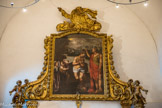 <center>Sainjt-Jean-de-Garguier.</center> La chapelle. En haut, un bas-relief : Dieu entouré d'angelots. Bois : taillé, doré. 18e siècle. Ce fragment de bas-relief a été apporté en pèlerinage de La Cadière (Var) en 1784. La toile représente le baptême de Jésus.