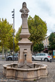 <center>Gardanne</center>Fontaine de la Républioque. Le buste de la République est dû au sculpteur Solari. Sur la plaque est marqué : visite de Messieurs Vallé, ministre de la Justice Garde des Sceaux,  Doumergue, ministre des Colonies, 15 mars 1904.