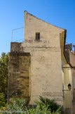<center>Istres. </center> Maison adossée à un reste du rempart, on peut voir ce qui correspondait au chemin de ronde.