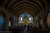 <center>L’église Saint-Nicolas. </center>Elle se compose d’une nef principale haute de 8,50 m. La longueur du sanctuaire, du chœur à la grande porte, est de 30 m ; les deux nefs latérales, hautes de 5,50 m sont longues de 26 m seulement.
On suppose que cette église, à l’origine, devait être un temps d’idoles dédié à Diane des Ephésiens, ainsi qu’on le voit par les têtes de béliers et d’animaux apocalyptiques, et autres emblèmes ou figures, rappelant l’architecture du paganisme et placés en culs de lampe au bas des arceaux.