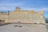 <center>Fort de Bouc. </center>Le fort est presque entièrement entouré par la mer. Construit sur la mer avec une belle pierre blanche, il surplombe l’entrée du canal de Martigues. Il est connu sous diverses appellations comme la Caserne Suffren, fort de Bouc ou Fort Vauban.
Au XIème siècle, ce n’est qu’une simple tour de défense, construite par les seigneurs de Fos pour contrôler les navires pénétrant dans l’étang et éventuellement se protéger du pillage perpétré par les pirates de méditerranée. Cette tour défendait l’accès à la crique de Caronte, l’un des rares sites de mouillage naturels dans la région. Elle est située sur l’île de Bouc, qui était séparée de la terre ferme par le canal Vieil qui a été comblé au XIXème siècle et l’île de Bouc est devenue la presqu’île de Bouc.
