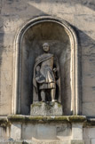 <center>Eglise Saint Geniès (Genest) </center> La statue de Gérard Tenque. Il fut le fondateur et le premier préposé de l’Ordre de Saint-Jean de Jérusalem. Après l'expulsion des Croisés de Terre sainte (1291), l'Ordre s'installe à Chypre avant de conquérir l'île de Rhodes (1310). À la suite de la disparition de l'ordre du Temple en 1314, les Hospitaliers reçoivent les biens des Templiers.
Expulsé de Rhodes en 1523 par la conquête turque, l'Ordre s'installe à Malte en 1530, dont il est considéré comme le souverain par décision de Charles Quint. Avec l'abdication du grand-maître Ferdinand de Hompesch en 1799 et la mort de Paul Ier en 1801, s'ouvre pour l'Ordre une période noire. Son principal successeur catholique est l'ordre souverain militaire hospitalier de Saint-Jean de Jérusalem, de Rhodes et de Malte, fondé officiellement en 1961.