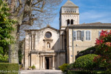 <center>Monastère Saint-Paul-de-Mausole</center>Un oratoire est construit sur les lieux de ce miracle, où la sainte relique est vénérée. Un prieuré dédié à saint Paulus de Mausole est construit sur l'oratoire en 982, dépendant de l'abbaye Saint-André de Villeneuve-lès-Avignon, puis, en 1080, un monastère de chanoines soumis à la règle de saint Augustin[4],[3]. Le monastère est adjoint en 1316, par le pape d'Avignon Jean XXII (fraîchement élu) aux propriétés de la cathédrale Notre-Dame-des-Doms d'Avignon du Palais des papes d'Avignon (siège de l'archidiocèse d'Avignon). Des moines franciscains y établissent en 1605 un asile d'aliénés, transformé en hôpital psychiatrique à la Révolution française, connu sous le nom de « Maison de Santé de Saint-Paul-de-Mausole ». L'église romane provençale (dont la façade a été refaite au XVIIIe siècle[4]) est couverte de tuile provençale, et son clocher-tour roman lombard est coiffé d'un toit pyramidal couvert de lauze calcaire. Il est orné, comme le cloître, de baies géminées séparées par des couples de colonnettes portant des chapiteaux sculptés, ainsi que par des lésènes-bandes lombarde surmontées d'une frise polychrome (à l'origine) de carreaux sculptés sur pointe.