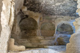 <center>Abbaye de Saint-Roman</center>Absidioles, arches et voûte sont de style roman (XIe-XIIIe siècles), la chapelle ayant dû être agrandie à cette époque.