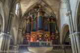 <center>La Collégiale Royale Sainte MARTHE de Tarascon</center>L’orgue : la partie instrumentale originelle de l’instrument existe toujours et date de 1484. Il a subi plusieurs transformations afin d’être agrandi et embelli. Le buffet polychrome de Charles Boisselin date de 1712. Il fut entièrement restauré en 1983-1984.