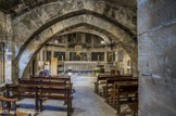 <center>La Collégiale Royale Sainte MARTHE de Tarascon</center>La crypte. Ancienne église édifiée sur la tombe de Sainte Marthe. Elle fut reconstruite en 1187, armée de la découverte du corps de la sainte.
En 1653, Monseigneur de Marinis. Génois, archevêque d'Avignon, fit orner cette église basse de parements de marbre blanc et noir, dont un lit d'apparat en marbre blanc représentant la sainte endormie. Porte de la crypte : grille en fer forgé (1466).