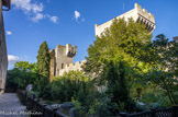 <center>Le château du roi René</center>Basse-cour, avec à gauche la tour marie, à droite.