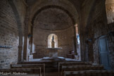 <center>La chapelle Notre Dame du Revest. 
</center>Dans l'abside est dressé un pilier portant une petite statue de Marie.