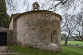 <center>La chapelle Notre Dame du Revest. 
</center>Le chevet  est ouvert par une fine baie ébrasée.