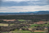 <center>Le château de Saint-Martin-de-Pallières.</center>Le château de Saint-Martin-de-Pallières. A droite, sur une butte, le château de la Verdière.
