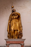 <center>La Cadière-d’Azur. Église Saint-André. </center>Saint Roch avec son bourdon, le bubon sur la cuisse et le chien qui lui apporte à manger.