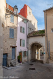 <center>La Cadière-d’Azur. </center>La porte Mazarine, vue de l'intérieur, en bas de la rue Blanquerie.