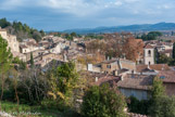 <center>Montfort-sur-Argens</center> Après des siècles de travail, la plaine de Montfort-sur-Argens constituée de terrains marécageux est asséchée, et à la fin du XVIIIe siècle le vin devient la première activité agricole. La prospérité économique du village permet son extension. La commune compte 600 âmes en 1616, 960 en 1808,1064 en 1840 qui se répartissent dans 223 maisons. En 1985, les habitants ne sont plus que 551 mais le village connaît un regain de vitalité en ce début du XXIe siècle et recense 1080 habitants en 2006.