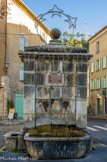 <center>Fontaine de la Place.</center>Cette fontaine date de 1787. Elle a été anciennement alimentée par la source de la Douvelle.