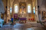 <center>L'Église Saint-Christophe.</center>Le chœur. A gauche, statues de la Vierge à l'Enfant, de Saint Joseph avec Jésus. A gauche, celle de Saint Christophe et le buste de Saint Roch.