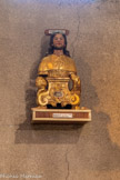 <center>L'Église Saint-Christophe.</center>Buste en bois de Saint Roch.  Les deux bustes ont été échangés : ici, à droite, un chien tient un pain dans sa gueule et le présente au saint qui porte la coquille : ce ne peut être que saint Roch et pas saint Joseph. Il est d'ailleurs trop jeune pour saint Joseph.