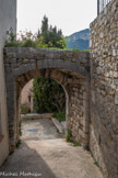 <center>Le Revest-les-Eaux.</center>La porte du rempart.