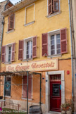<center>Le Revest-les-Eaux.</center>Le groupe revestois, rue de la Paix.