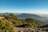 <center>Vue du Mont Caume</center>Mont Coudon, Île du Levant, Île de Port-Cros, Mont des Oiseaux, Presqu'île de Giens, Île de Porquerolles, Mont Faron, Toulon, Presqu'île de saint-Mandrier.