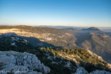<center>Le Mont Caume Est</center>La barre de saint-Quinis, Notre-Dame des Anges, le Massif des Maures, Mont Coudon, Île du Levant, Île de Port-Cros.