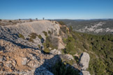<center>Le Mont Caume Est</center>Rempart en pierre sèche du front Est et talus en pierres coulantes.