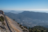 <center>Vue du Mont Caume </center>Île du Levant, Île de Port-Cros, Mont des Oiseaux, Presqu'île de Giens, Île de Porquerolles, Mont Faron.