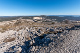<center>Le Mont Caume Est</center>Rempart en pierre sèche du front Est et talus en pierres coulantes.