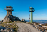 <center>Le Mont Caume Est</center>Le relais est à usage civil pour les télécommunications et militaire. Fermée l'hiver, la vigie ouvre au printemps ; c'est un poste de surveillance stratégique des feux de forêt de l'Office national des forêts en saison estivale. Au fond, La Ciotat, le cap Canaille  et le Massif des Calanques.