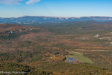<center>Le Mont Caume Est</center>Le pic de Bertagne et la chaîne de la Sainte Baume.