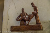 <center>Notre-Dame de Grâces. </center>Le chemin de croix, réalisé en bois, est l'œuvre d'un artiste malgache.
