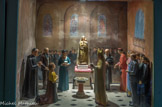 <center>Notre-Dame de Grâces. </center>Offrandes faites à Notre-Dame de Grâces en vue de la cérémonie du Couronnement en 1938. Monseigneur Siméone, évêque de Fréjus-Toulon, dépose son anneau pastoral dans le bassin.