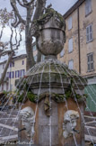 <center>Cotignac</center>La fontaine des Quatre Saisons. Pot à feu du XVIIe.