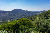 Au centre, les grès d'Evenos, à gauche la carrière du Val d'Aren. Au fond, le cap Canaille et à droite, la Grande Candelle.