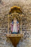 La vierge au-dessus de l’autel, au visage de l'impératrice Eugénie de Montijo.