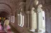 <center>Abbaye de La Celle.</center>Galerie nord. Le premier témoignage d'une présence de moniales à La Celle se trouve dans un document daté de 1099. Au XIIe siècle, le monastère s'affirme comme une fondation féminine importante dans l'espace religieux provençal. En 1267 il accueillait plus de 100 moniales, issues de familles aristocratiques du sud de la France. Les bénédictines de La Celle possédaient des biens fonciers propres ou reçus en donation de nobles locaux. Elles entendaient les faire fructifier elles-mêmes, ce qui engendra des conflits avec l'abbaye de Saint-Victor à partir de la seconde moitié du XIVe siècle. Elles ont également connu des différends avec les moines de l'abbaye du Thoronet et la population locale. Dès le XVe siècle, la discipline bénédictine se relâche et les religieuses se font construire des logements plus confortables.
