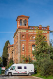 <center>Château des Bormettes.</center>Victor Roux (1819 - 1893) reste l'un des exemples majeurs de réussite au sein de la grande bourgeoisie d'affaire marseillaise de la seconde moitié du XIXe siècle. Industriel, banquier, actionnaire de plusieurs sociétés, grand propriétaire terrien, il acquiert en 1874 l'ancienne propriété du peintre Horace Vernet aux Bormettes. Il fait restaurer et aménager le château, et planter autour une grande variété de palmiers, mimosas et eucalyptus, qui en font un des plus beaux parcs de la côte. Reflet du triomphe du colonialisme et de cette quête d'exotisme qui anime les grands esprits de la fin XIXe, le château est aussi décoré de sculptures et majoliques, qui lui confère désormais ce style hispano-mauresque si particulier. En 1890, le château est agrandi d'un corps de bâtiment au sud-est, surmonté d'un donjon et d'un toit-terrasse, un des premiers de la Côte d'Azur, signe de l'héliotropisme naissant à cette époque.